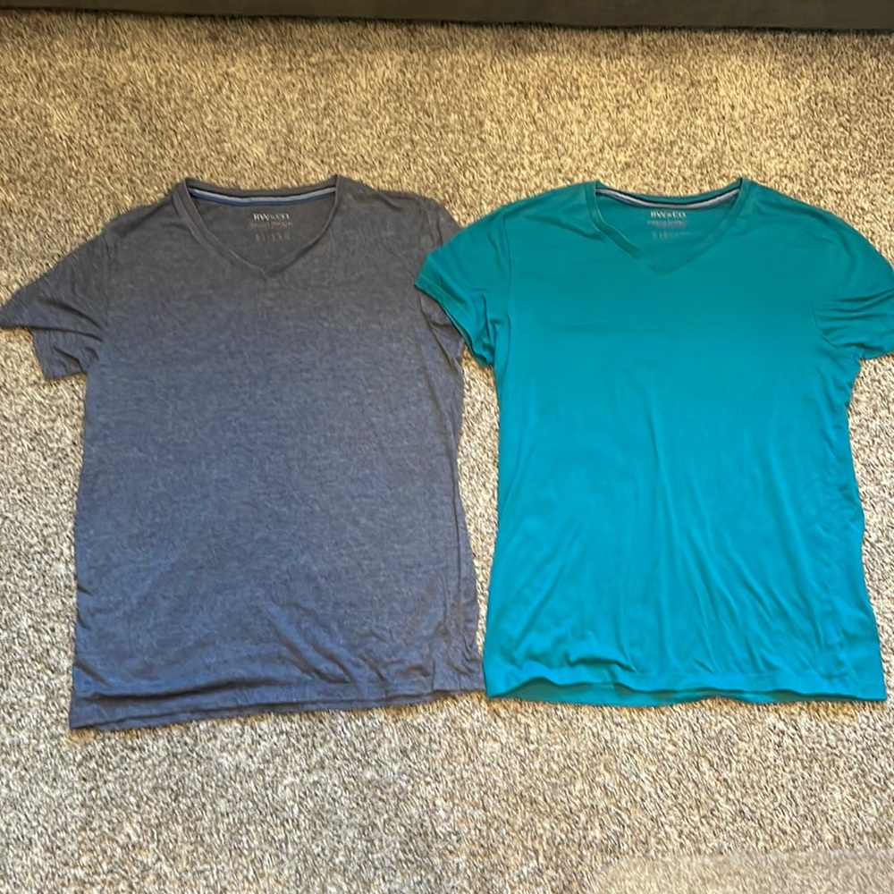 RW & co. Slim fit be neck tees